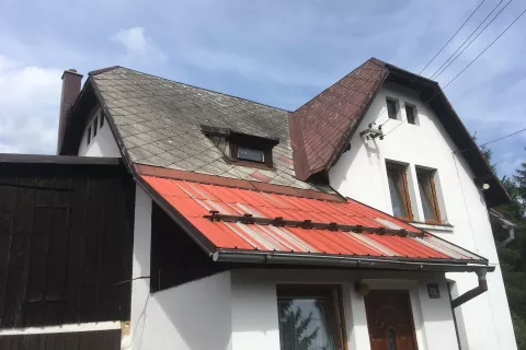 eternitova strecha pred rekonstrukci