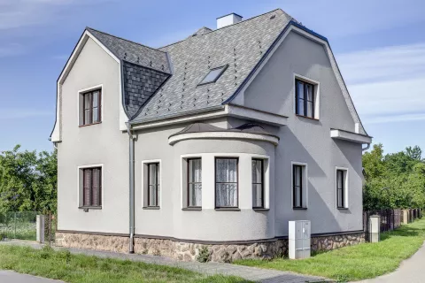 eternitová střecha po rekonstrukci šindelem Cambridge Xtreme 9,5° 50