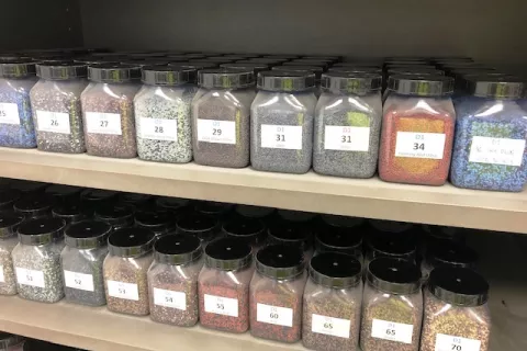 Colour variation granules