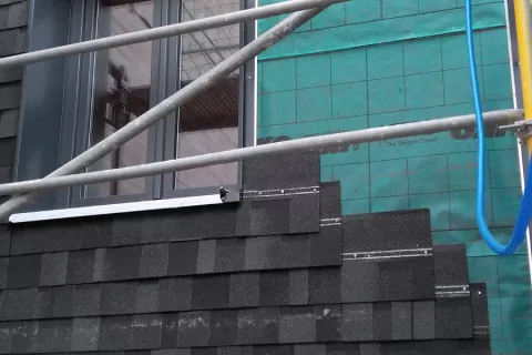 Cambridge Xtreme shingle on vertical wall