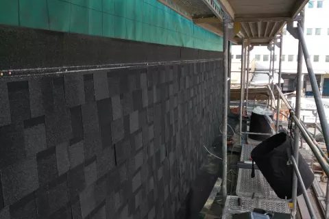 Cambridge Xtreme shingle on vertical wall